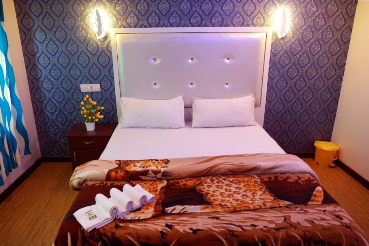 Cosy Premium Houseboats Hotel Alappuzha Buitenkant foto