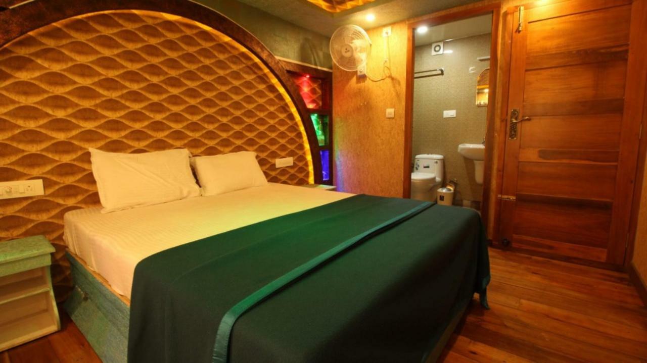 Cosy Premium Houseboats Hotel Alappuzha Buitenkant foto