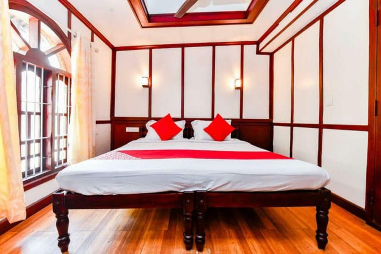 Cosy Premium Houseboats Hotel Alappuzha Buitenkant foto