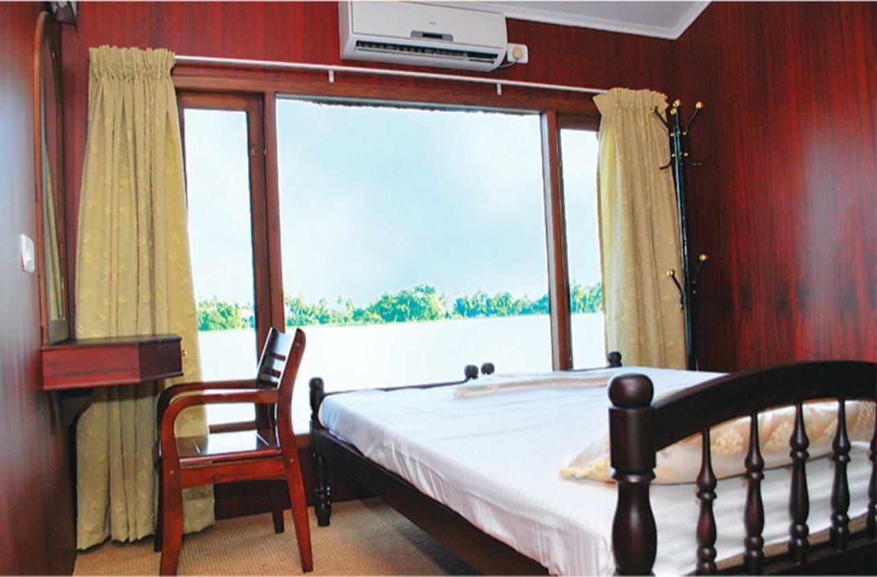 Cosy Premium Houseboats Hotel Alappuzha Buitenkant foto