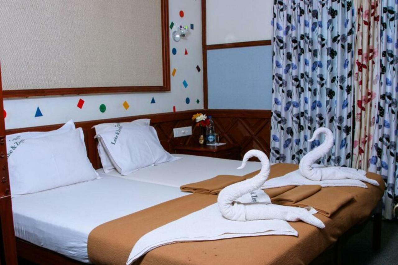 Cosy Premium Houseboats Hotel Alappuzha Buitenkant foto